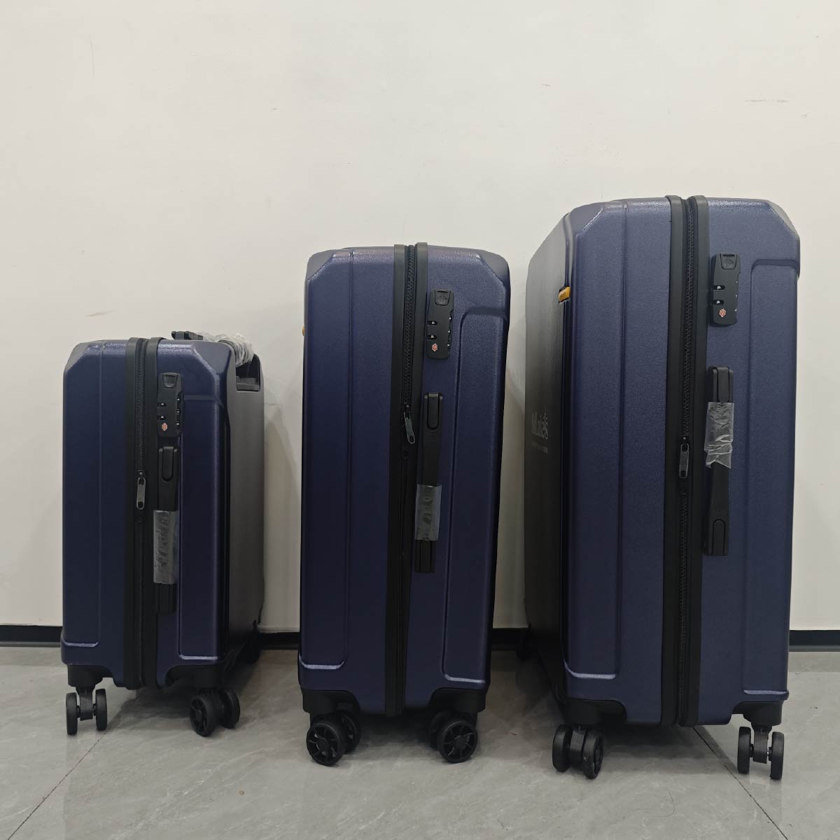 St Luke's Large 28" Hard-Sided Luggage